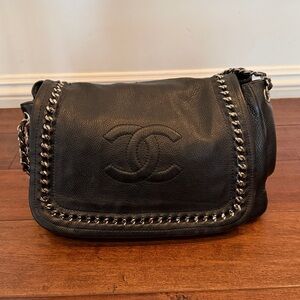 VINTAGE Chanel Black Leather Shoulder Bag with Chain Detail